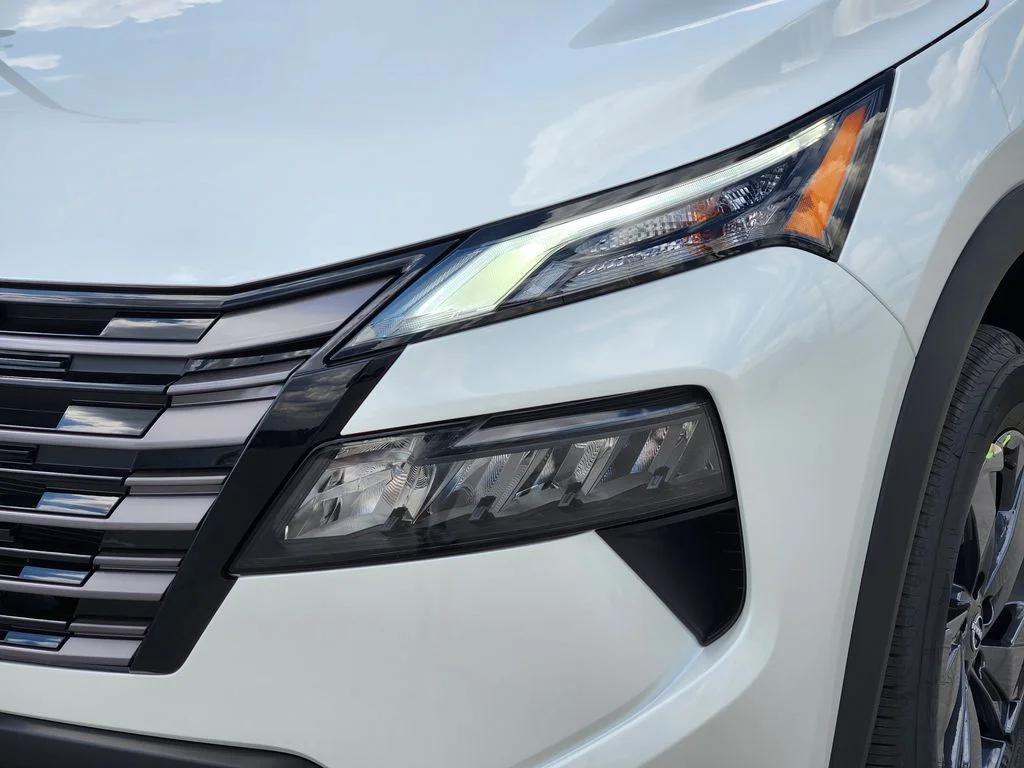 New 2026 Everest White Pearl TriCoat Nissan SV image 8