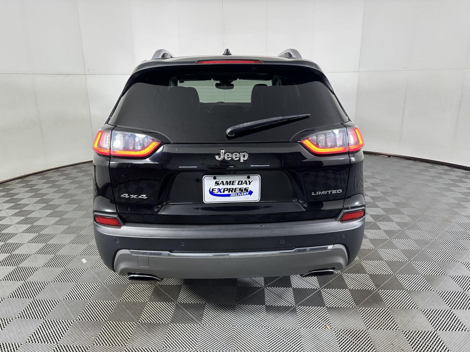Used 2021 Diamond Black Crystal Pearlcoat Jeep Limited image 15