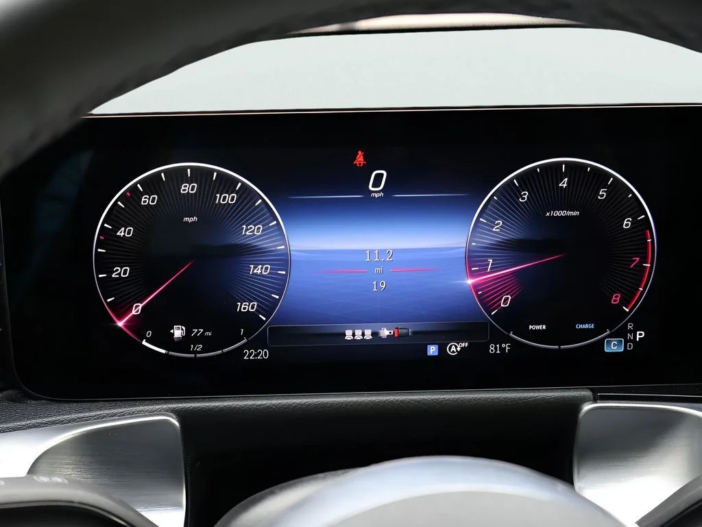 Used 2025  Mercedes-Benz GLB 250 image 30