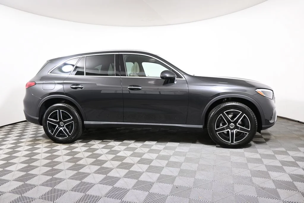 Used 2027 Gray Mercedes-Benz GLC 300 image 8