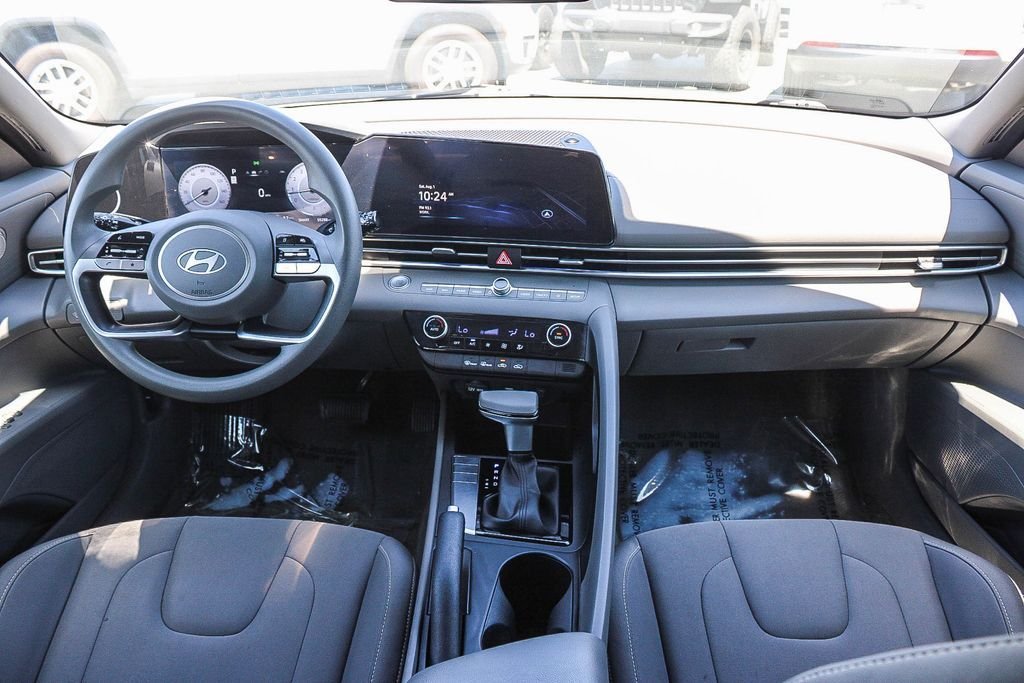 Used 2024 White Hyundai SEL image 13