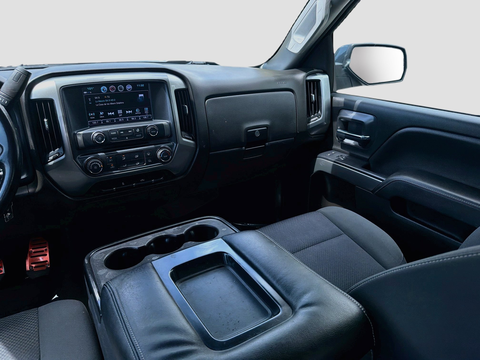 Used 2018 Graphite Metallic Chevrolet LT image 21