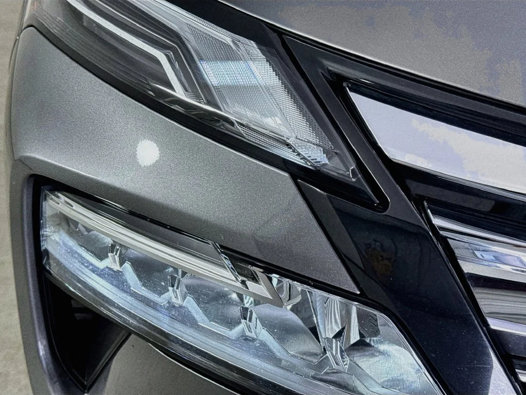 Used 2024 Gray Nissan Platinum image 38