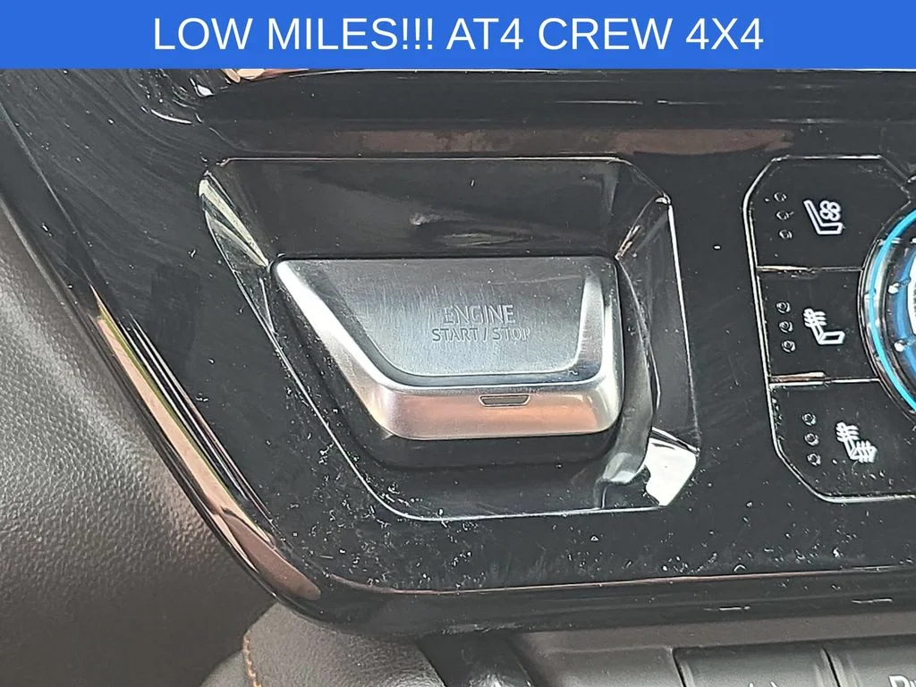 Used 2024  GMC AT4 image 17