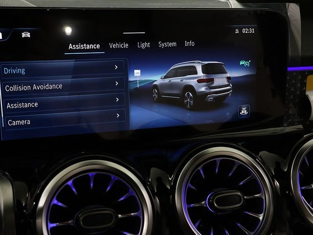 New 2026 Polar White Mercedes-Benz GLB 250 image 17