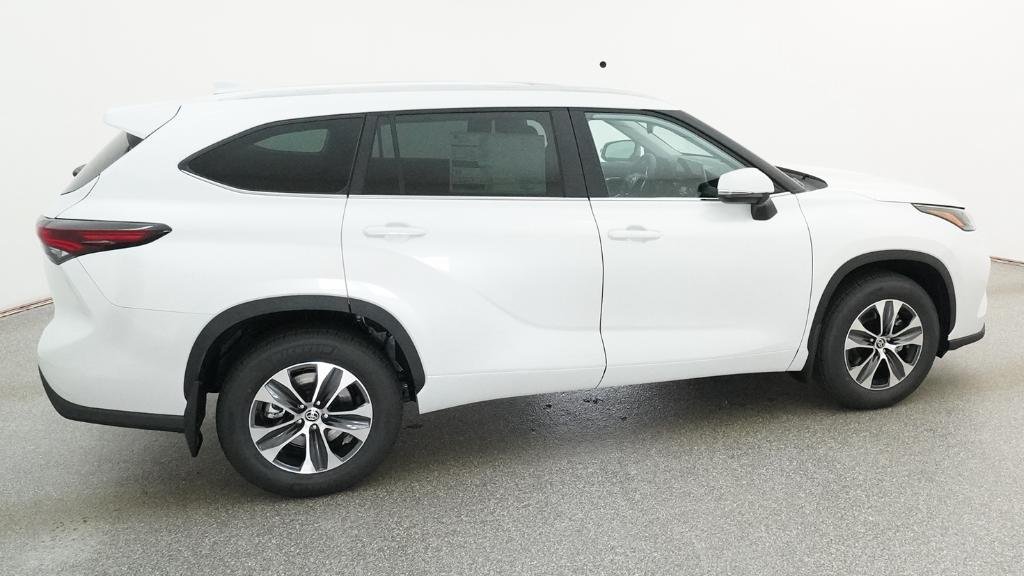 New 2026 Wind Chill Pearl Toyota XLE image 2