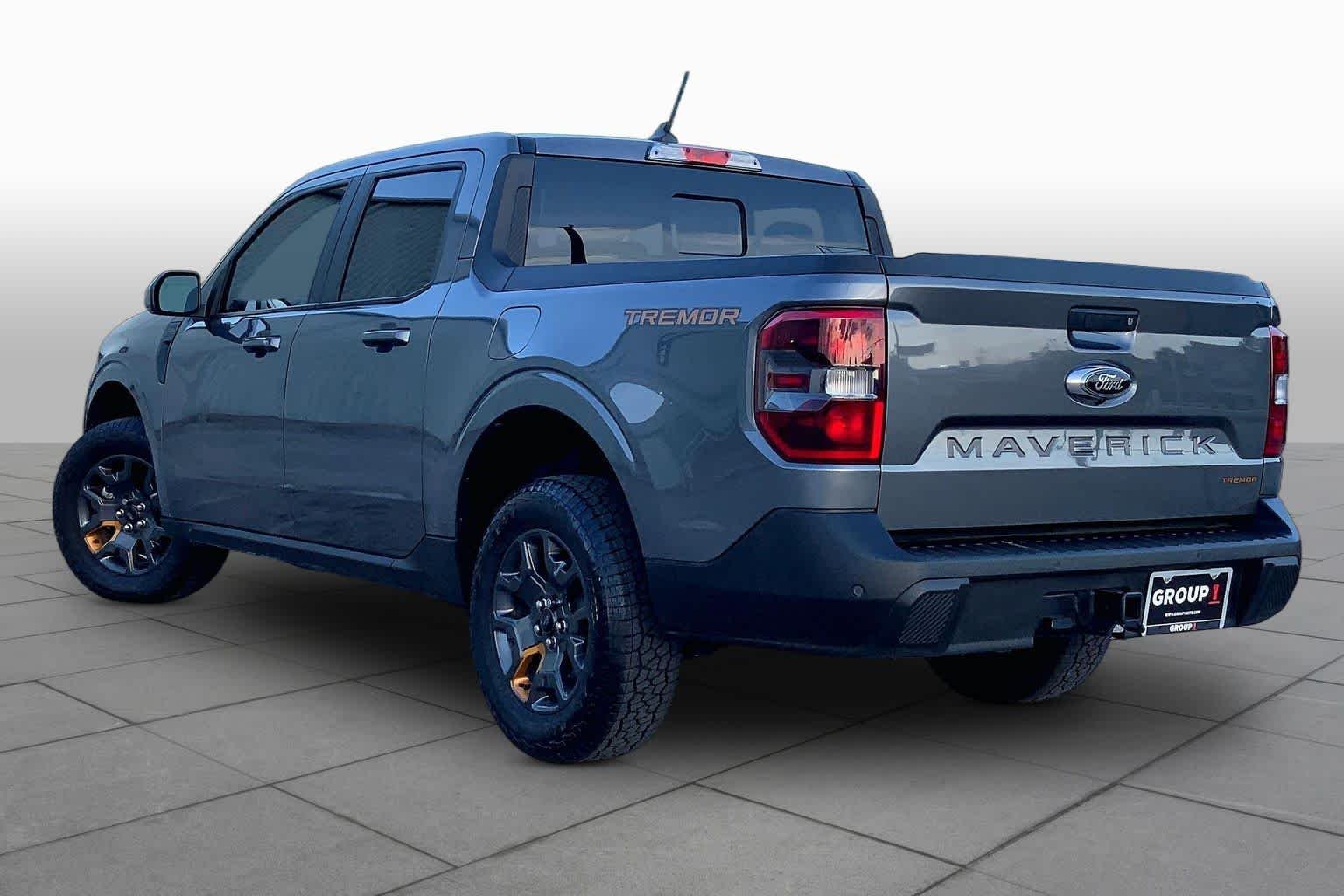 Used 2024 Carbonized Gray Metallic Ford LARIAT Advanced image 12