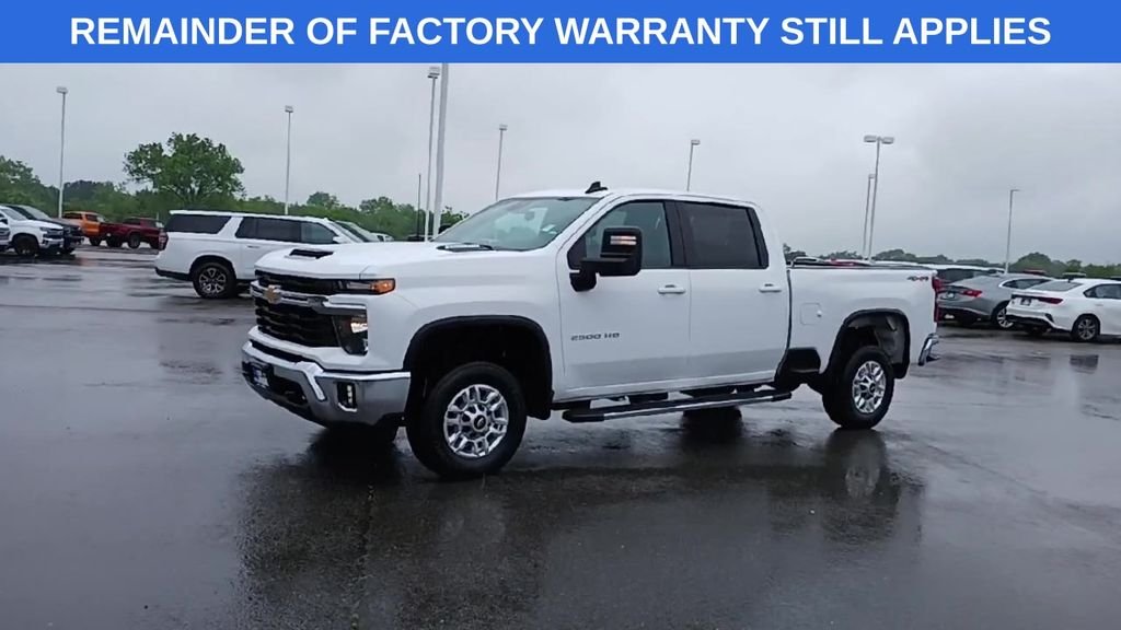 Used 2025 White Chevrolet LT image 4