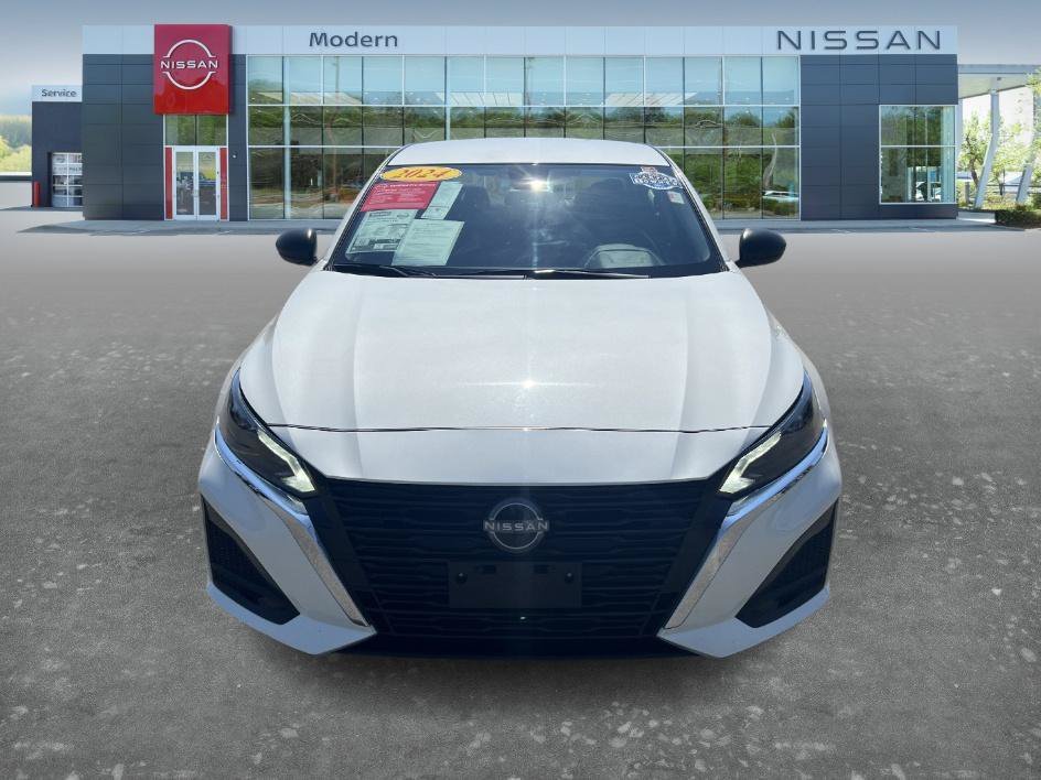Used 2024 Pearl White Tricoat Nissan 2.5 SV image 2