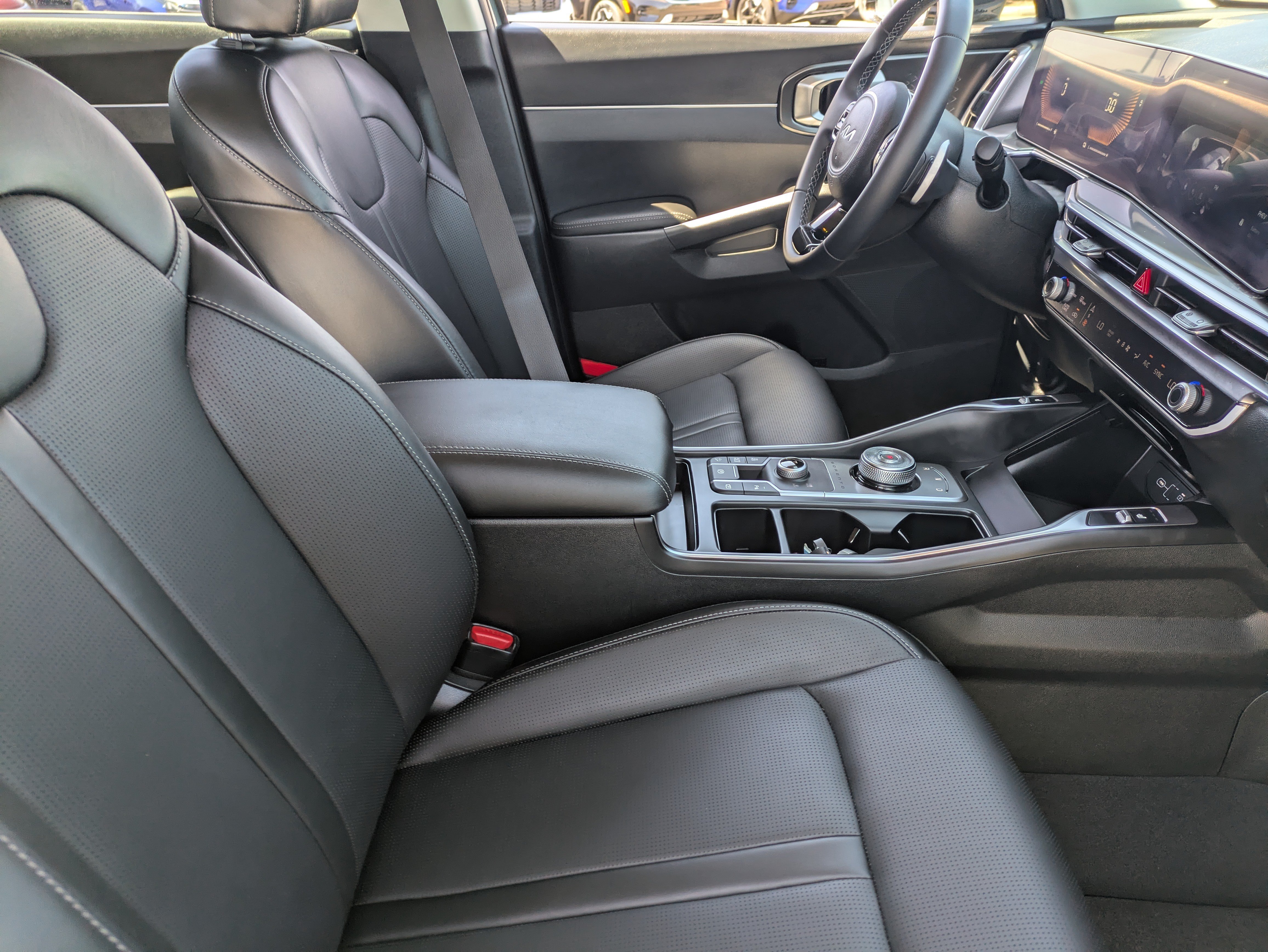 Used 2025 Cityscape Green Kia EX image 12