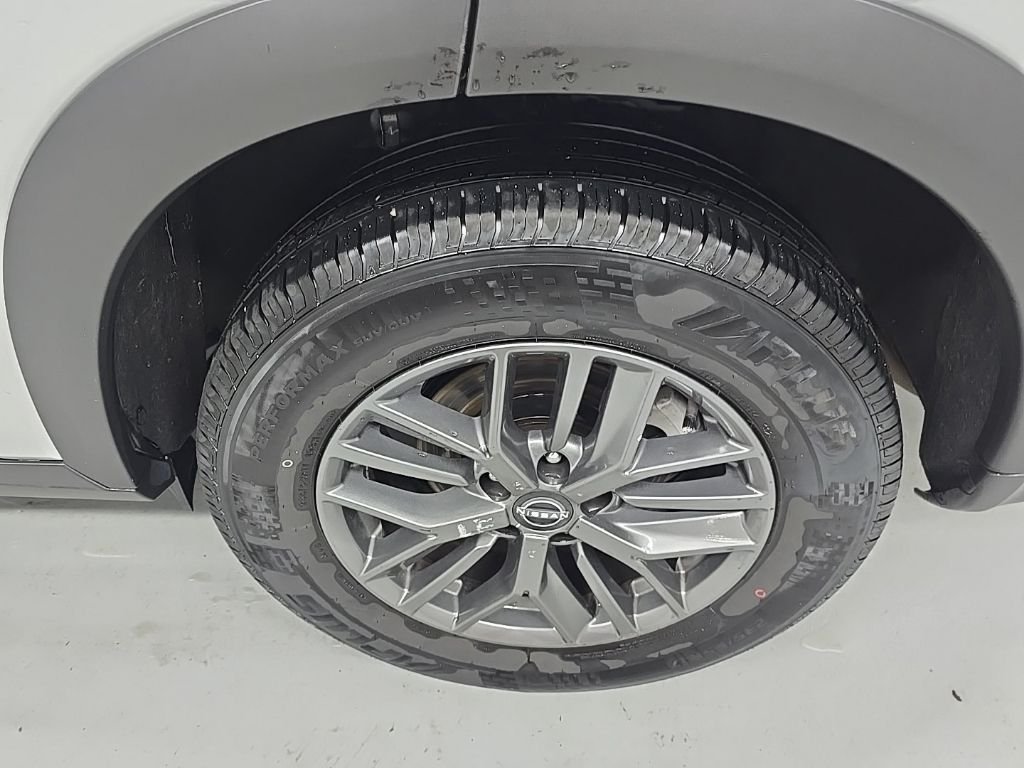 Used 2024 Silver Nissan S image 30
