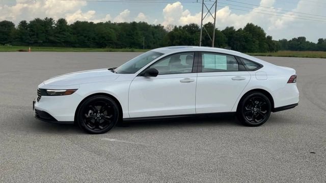 Certified Used 2025 Platinum White Pearl Honda SE image 5
