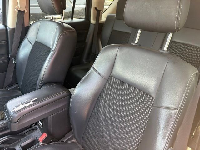Used 2014 Black Jeep Latitude image 9