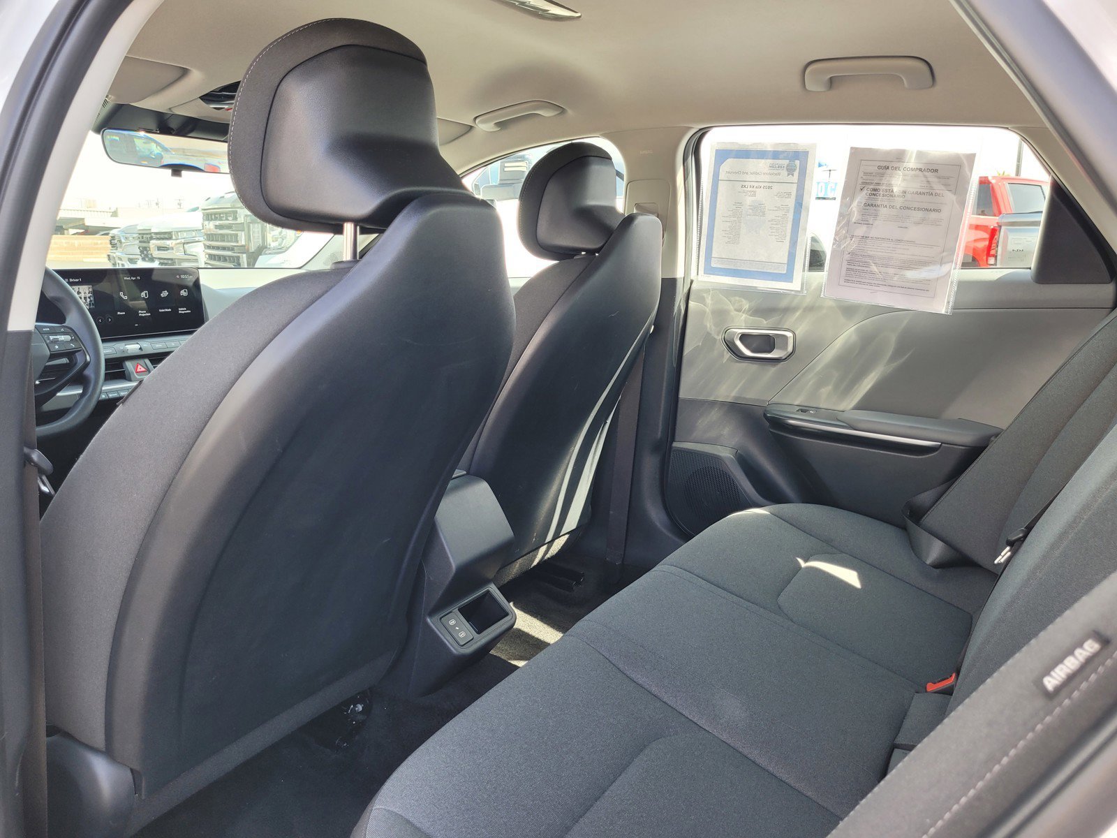 2025 Kia K4 LXS - Photo 13
