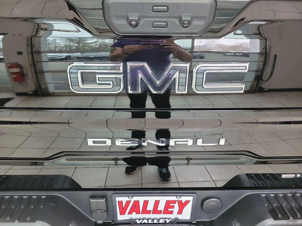 Used 2025 Black GMC Denali Ultimate image 13