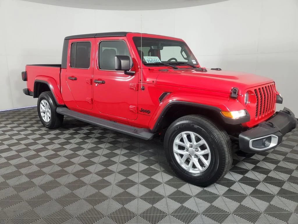 Used 2023 Red Jeep Sport S image 2