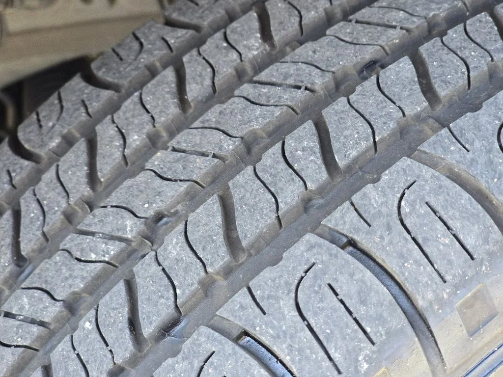 Used 2023 Gray Jeep Latitude image 9