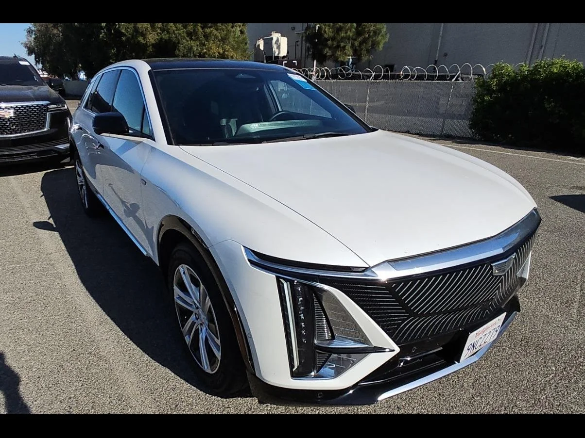 Used 2024 Crystal White Tricoat Cadillac Tech image 15