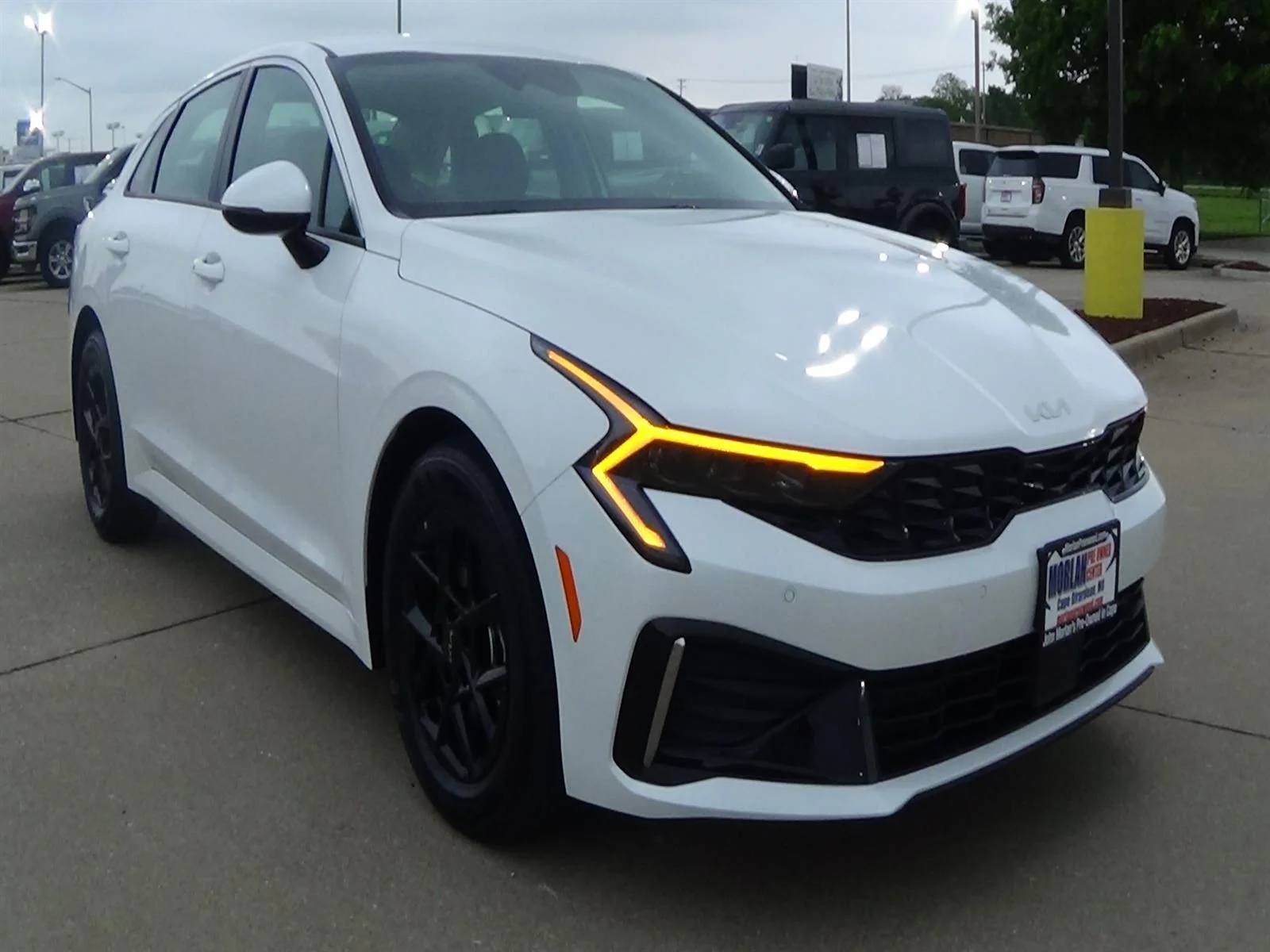 Used 2025 Snow White Kia LXS image 4