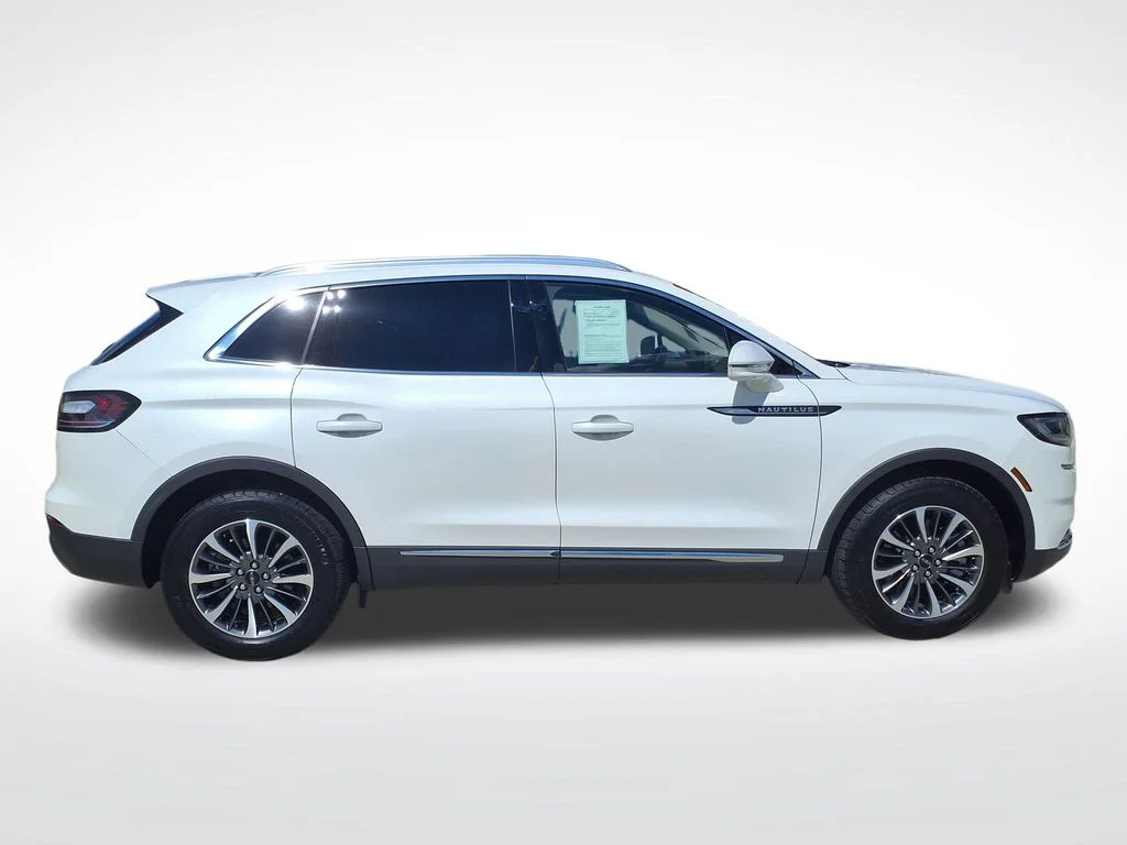 Used 2022 White Lincoln Standard image 10