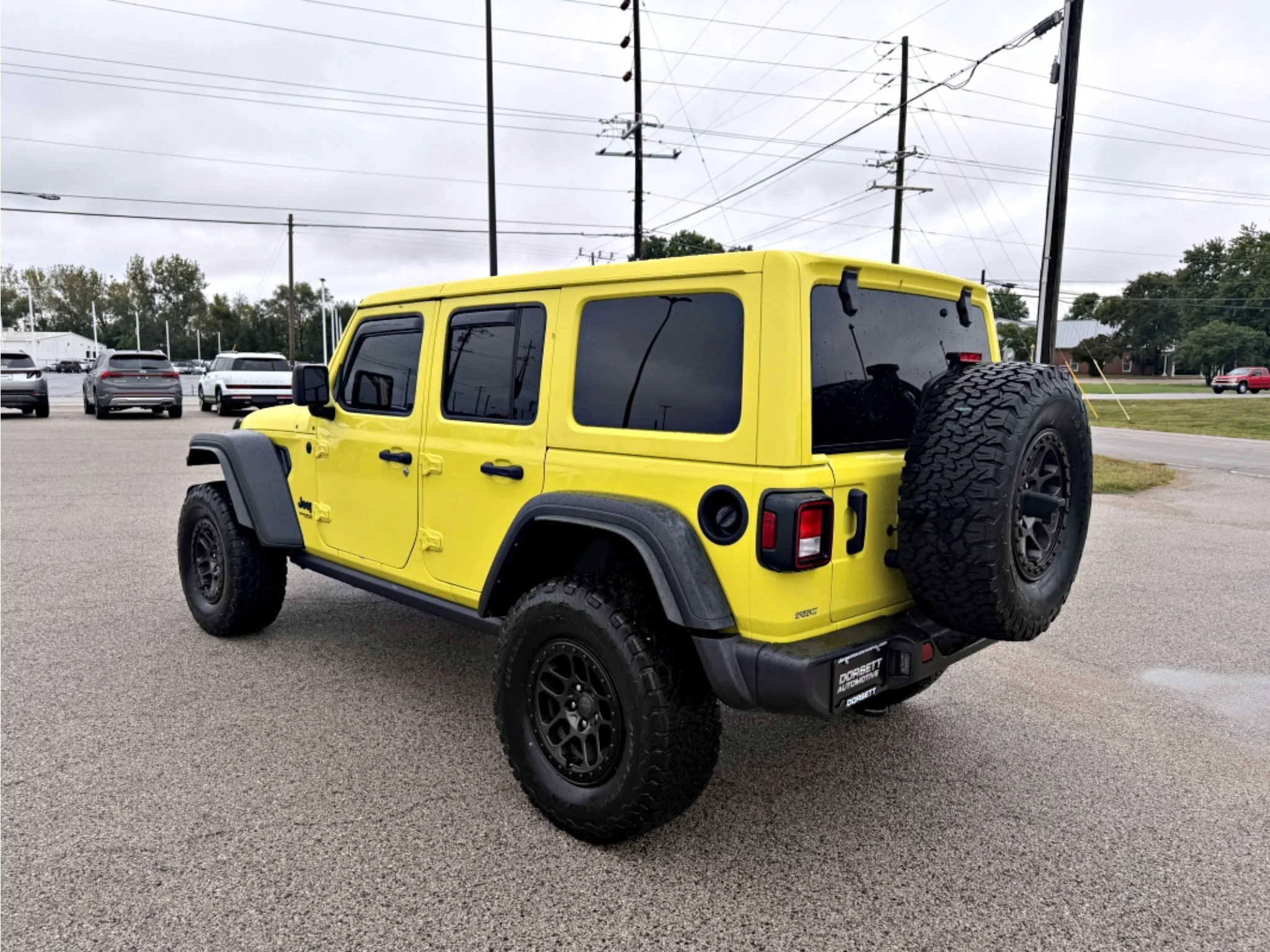 Used 2022 High Velocity Clearcoat Jeep Unlimited High Tide image 8