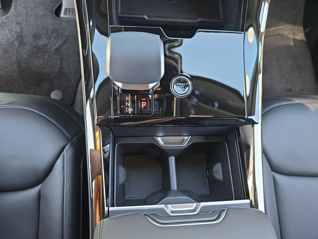 New 2026 Carpathian Grey Land Rover Dynamic SE image 26