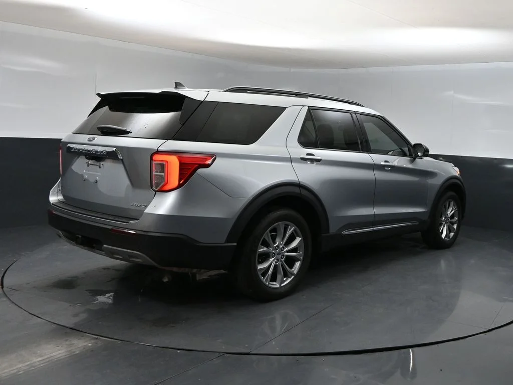 Used 2024 Silver Ford XLT image 2