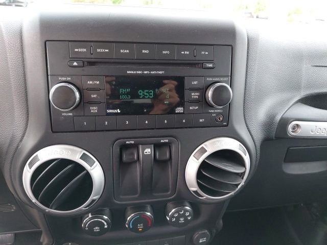 Used 2016 Black Clearcoat Jeep Sahara image 15