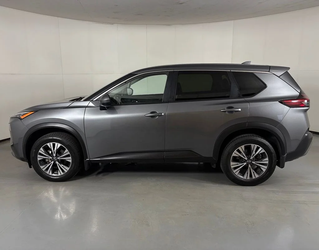 Used 2023 Gray Nissan SV image 9