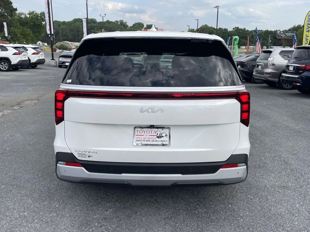 Used 2025 Snow White Pearl Kia LXS image 3