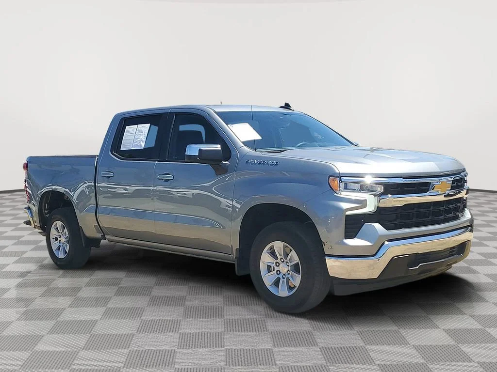 Used 2025 Sterling Gray Metallic Chevrolet LT image 3