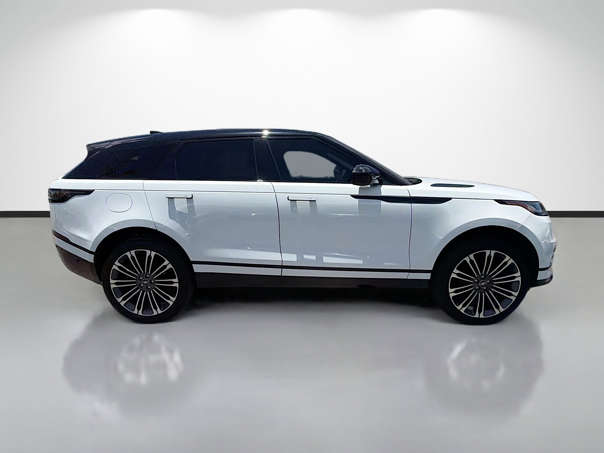 Certified Used 2024 Fuji White Land Rover Dynamic SE image 6