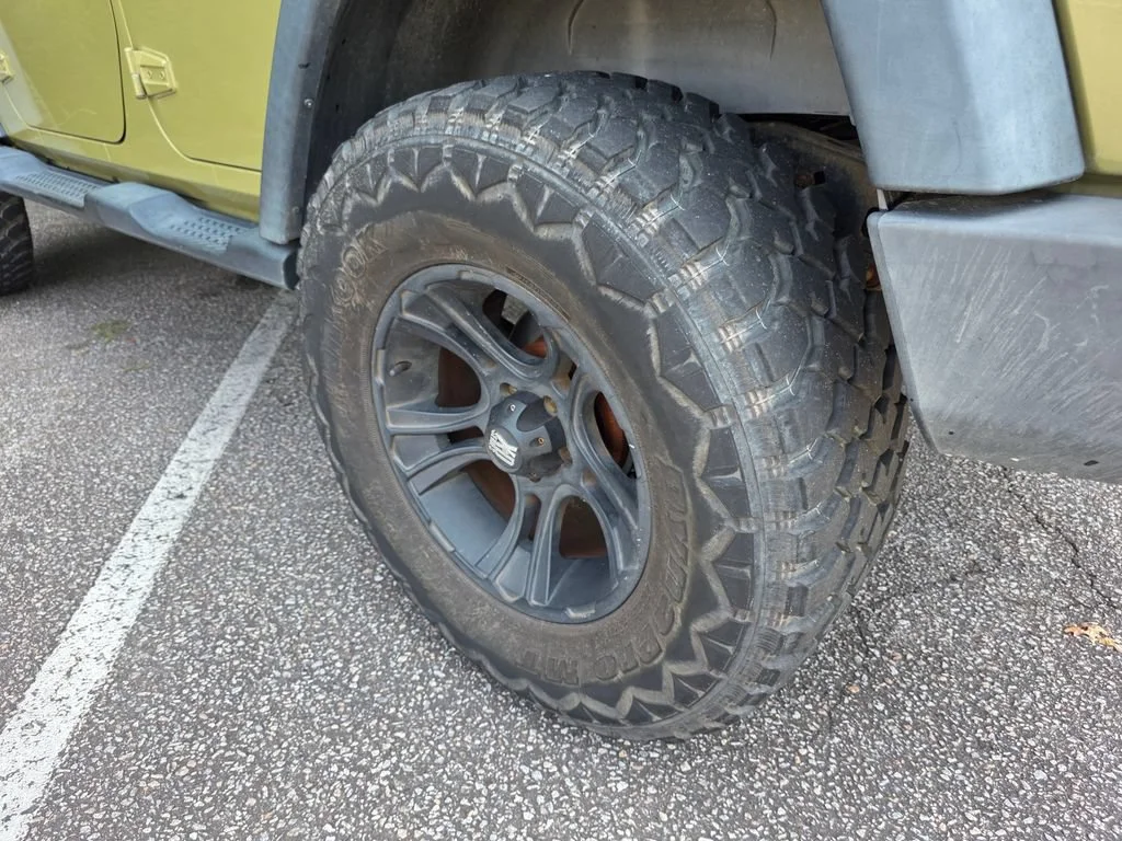 Used 2013 Green Jeep Sport image 29