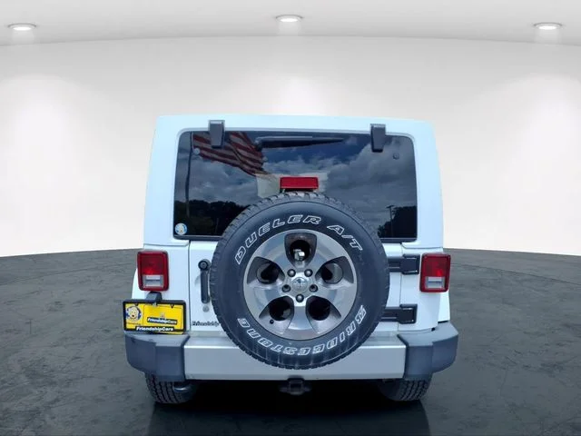 Used 2018 White Jeep Unlimited Sahara image 10