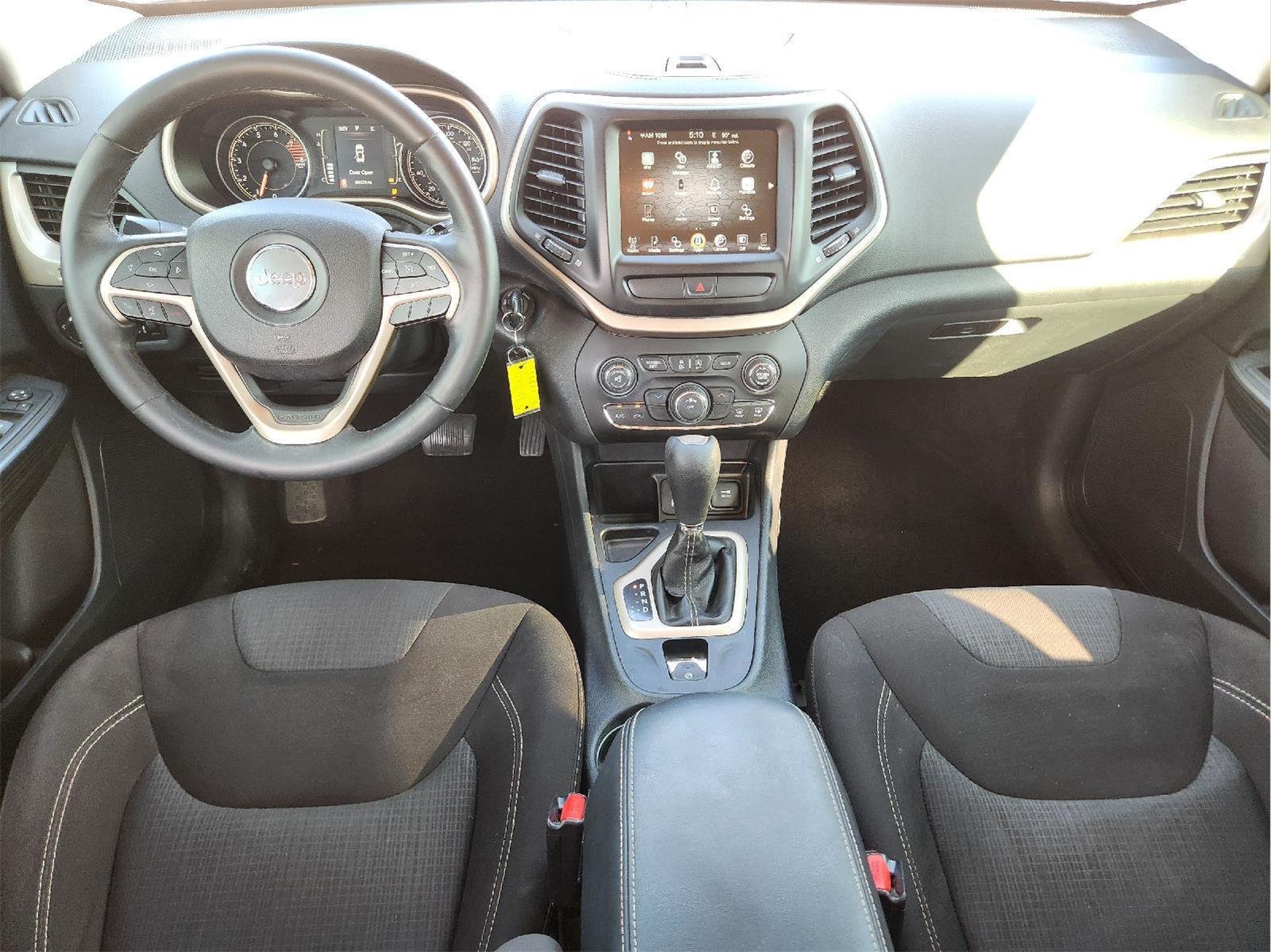 Used 2016 True Blue Pearlcoat Jeep Latitude image 26