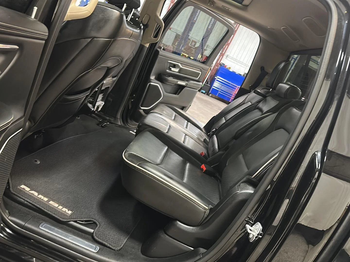 Used 2019 Diamond Black Crystal Pearlcoat Ram Laramie image 30