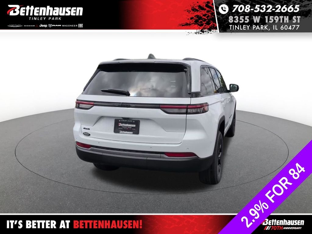 New 2026 Bright White Clear-Coat Exterior Paint Jeep Laredo Altitude image 8
