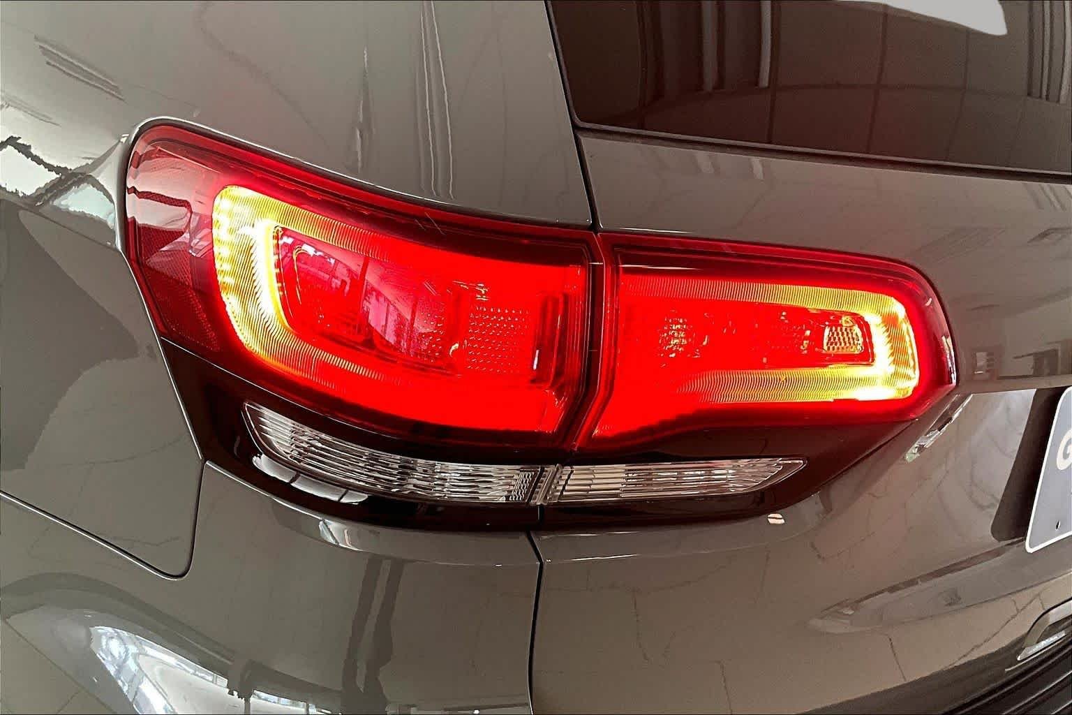 Used 2020 Sting-Gray Clearcoat Jeep Altitude image 27