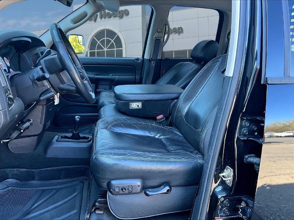 Used 2004 Black Dodge SLT image 24