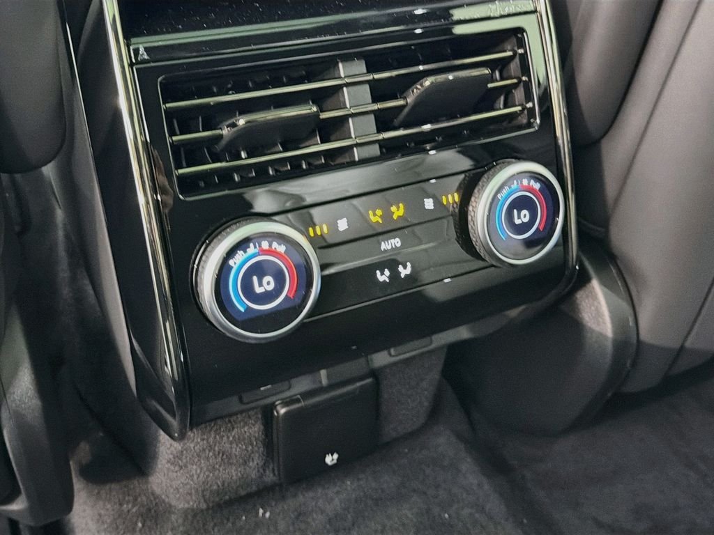 New 2026 Fuji White Land Rover Dynamic SE image 27