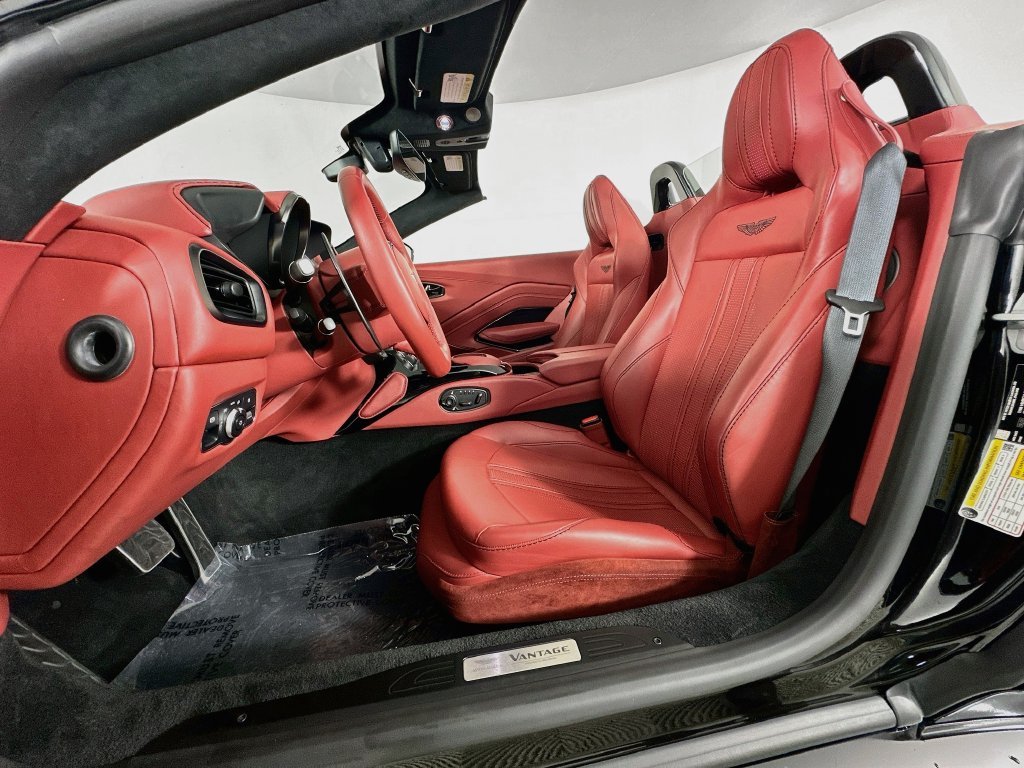 Used 2022 Black Aston Martin Base image 20