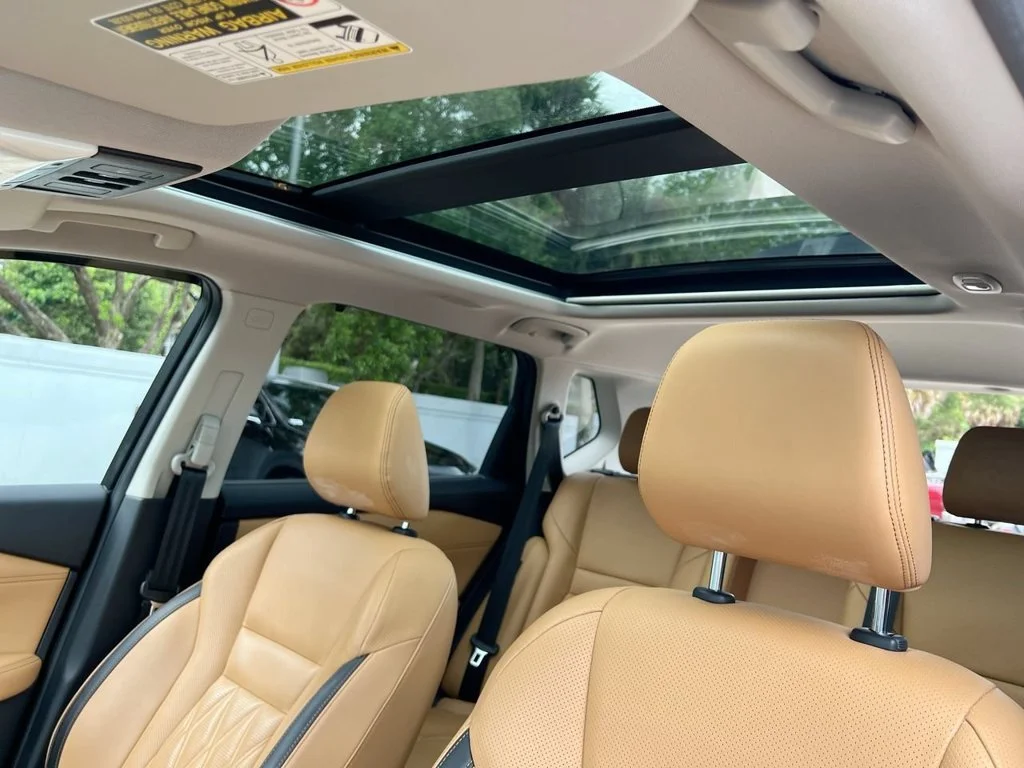 Used 2021 Pearl White Nissan Platinum image 19