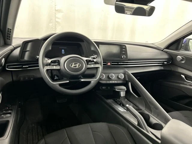 Used 2025 Blue Hyundai SE image 16