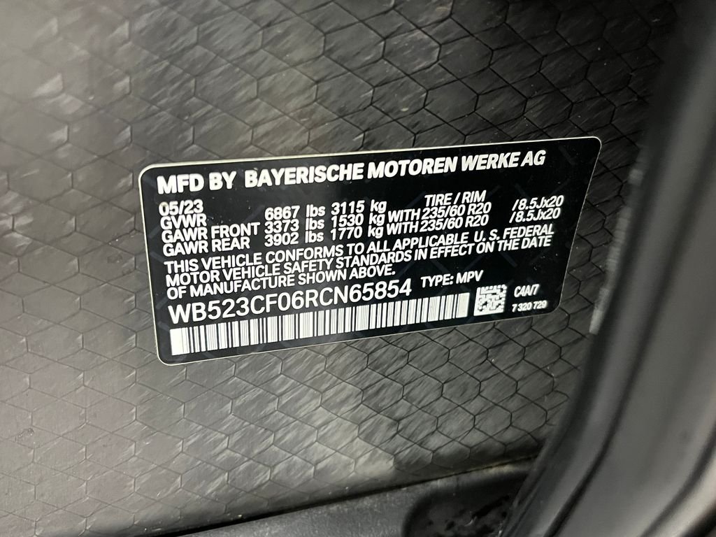 Used 2024 Gray BMW xDrive50 image 27