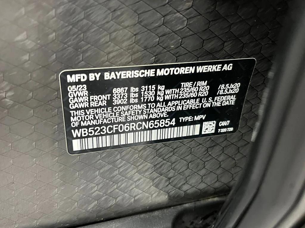 Used 2024 Gray BMW xDrive50 image 27