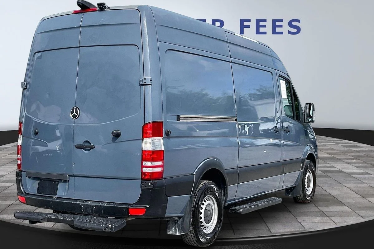 Used 2018  Mercedes-Benz Standard Roof V6 image 6