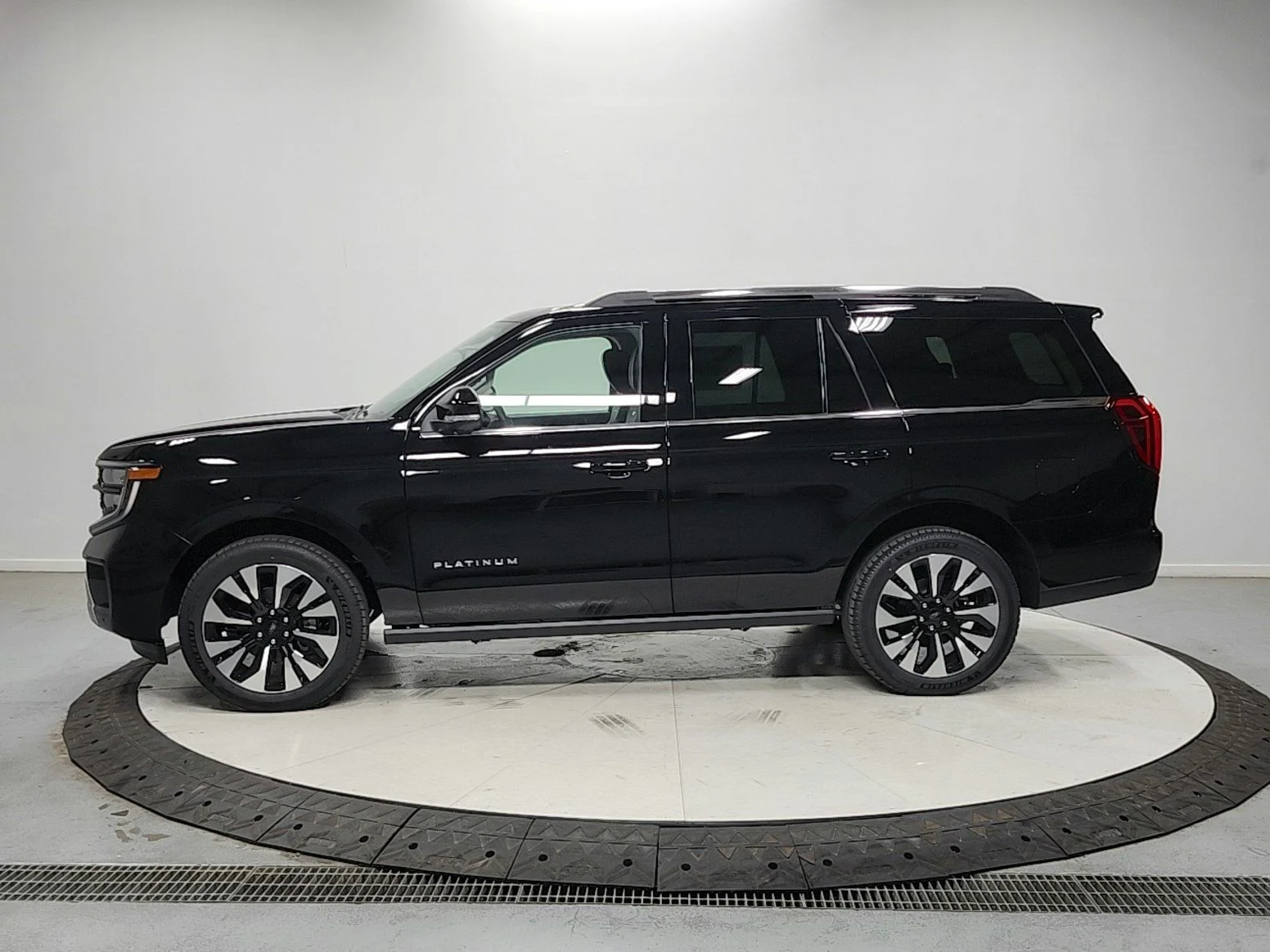 New 2026 Black Ford Platinum image 4