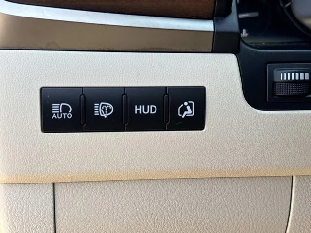 Used 2021 White Lexus 570 image 39