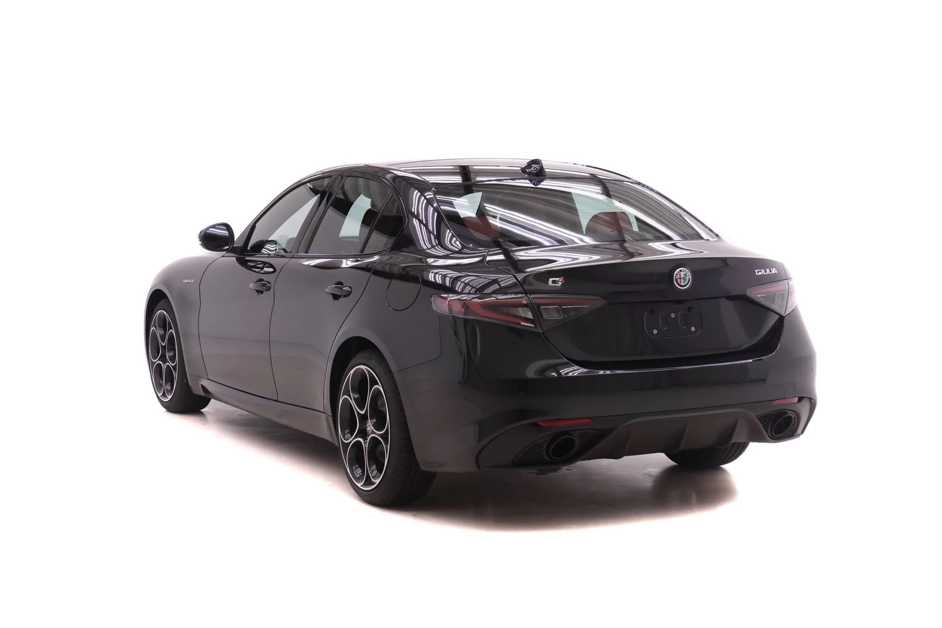 New 2026 Vulcano Black Metallic Exterior Paint Alfa Romeo Base image 5