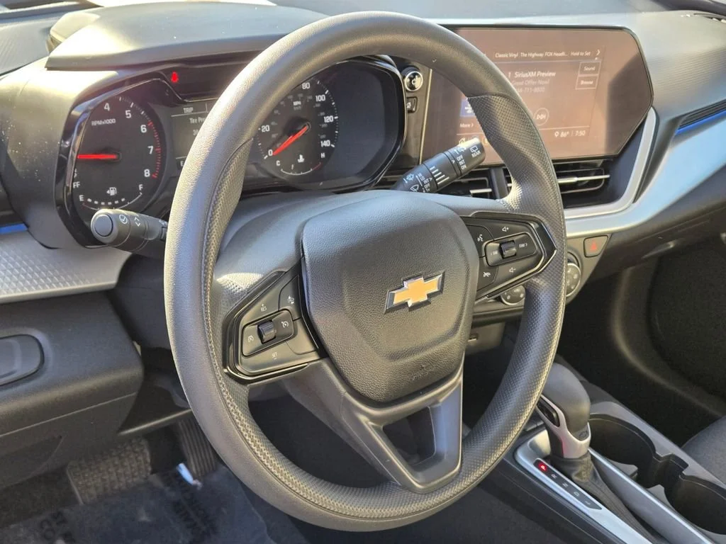 2025 Chevrolet Trax LS - Photo 18